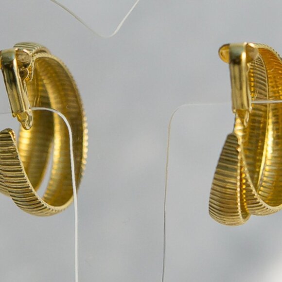 VINTAGE Gold Tone Double Side By Side Ribbed Hoop Earrings CLIP ON STYLE - Picture 4 of 8